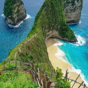 Bali wellness retreat featuring tropical scenery, cultural experiences and relaxing activities in Ubud and South Bali