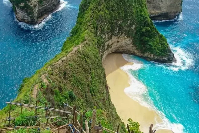 Bali wellness retreat featuring tropical scenery, cultural experiences and relaxing activities in Ubud and South Bali